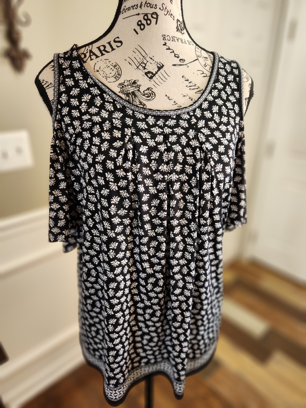 Max Studio Black Floral Cold-Shoulder Women's Top